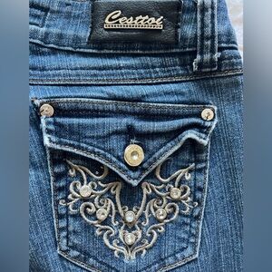 Cest toi Jeans Size 7 Stretchy blue jeans- Rhinestone back pocket designs